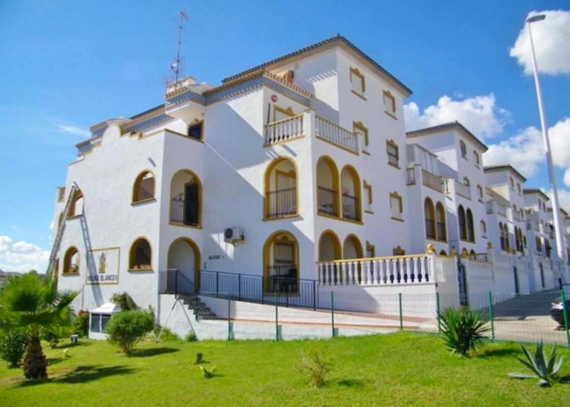 Penthouse in Dehesa de Campoamor - view 1