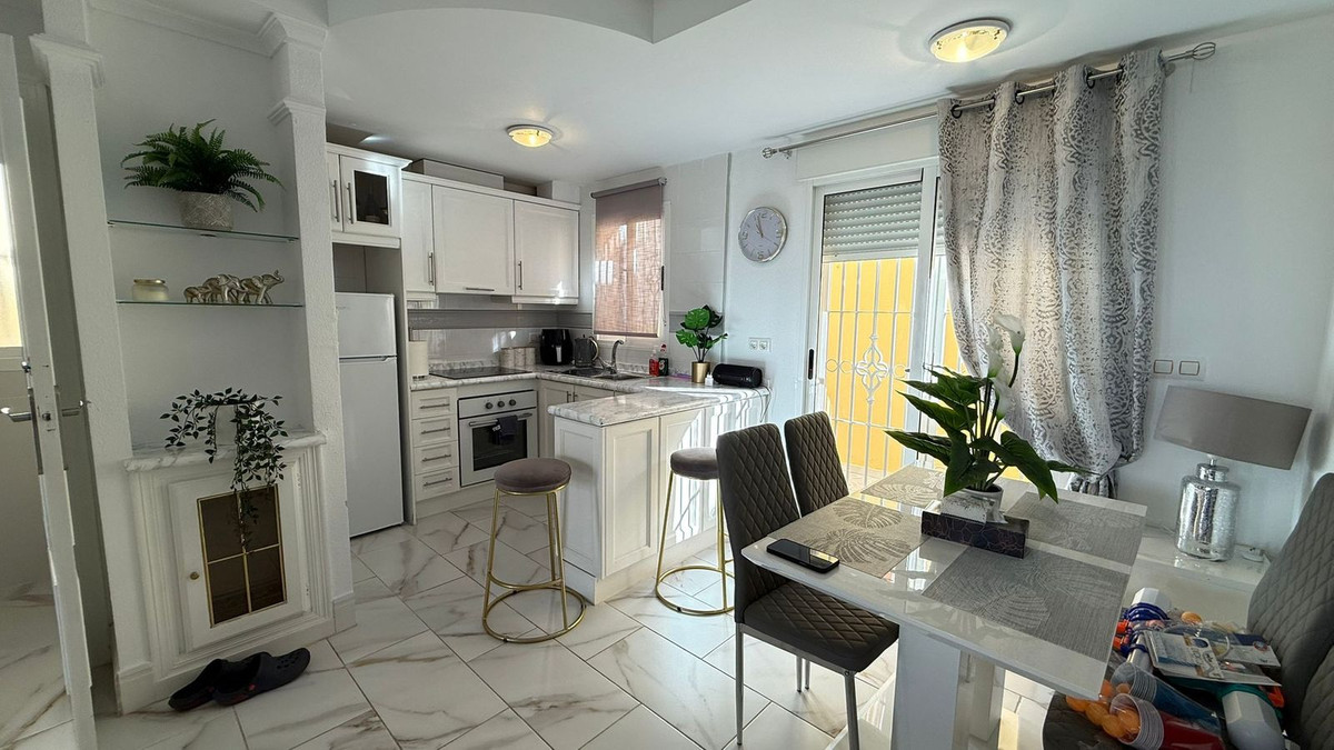 House in Urbanizacion los Balcones - Image 3