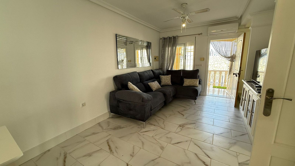 House in Urbanizacion los Balcones - Image 4