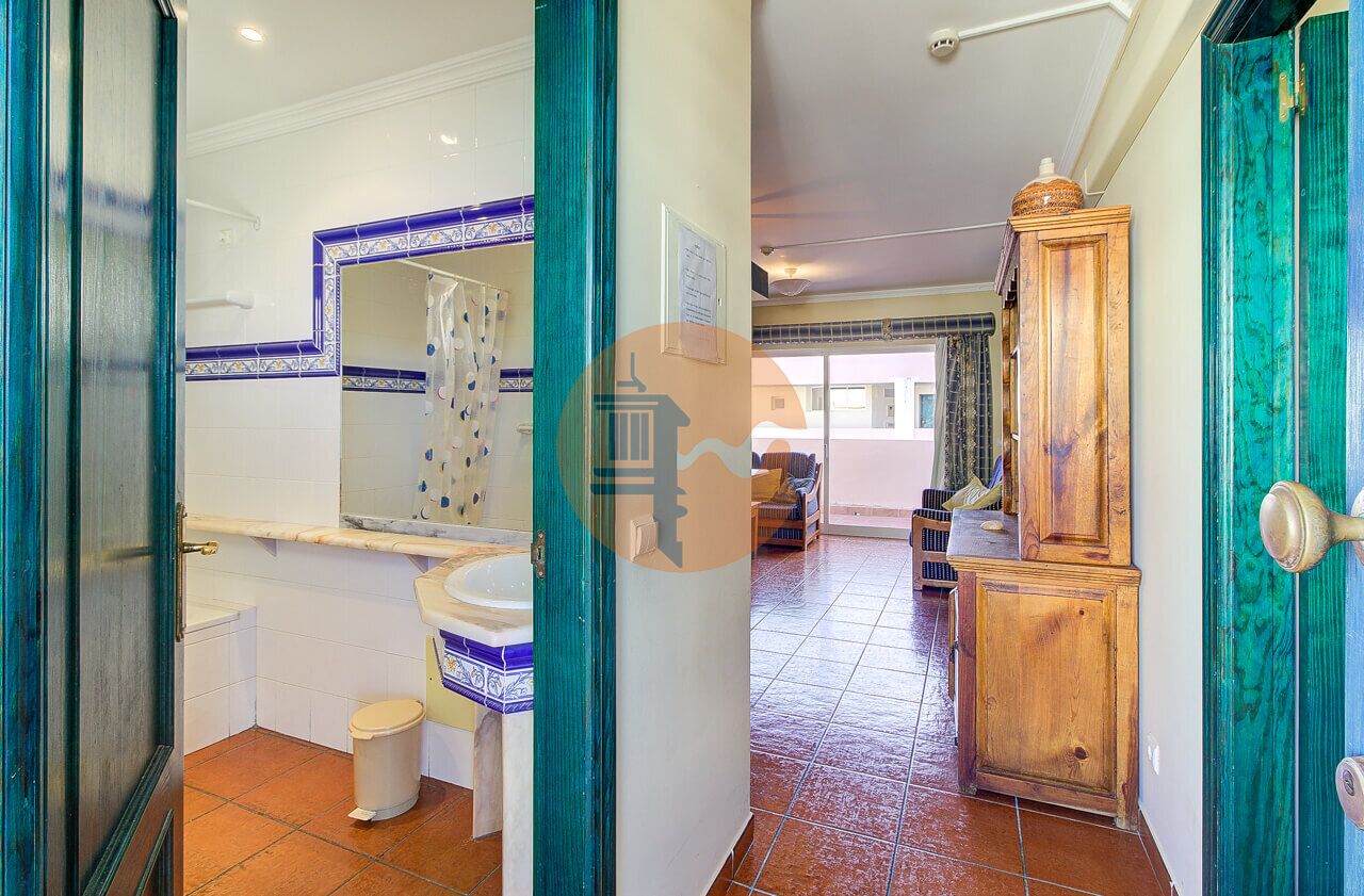 Apartment in Monte Gordo - Image 4