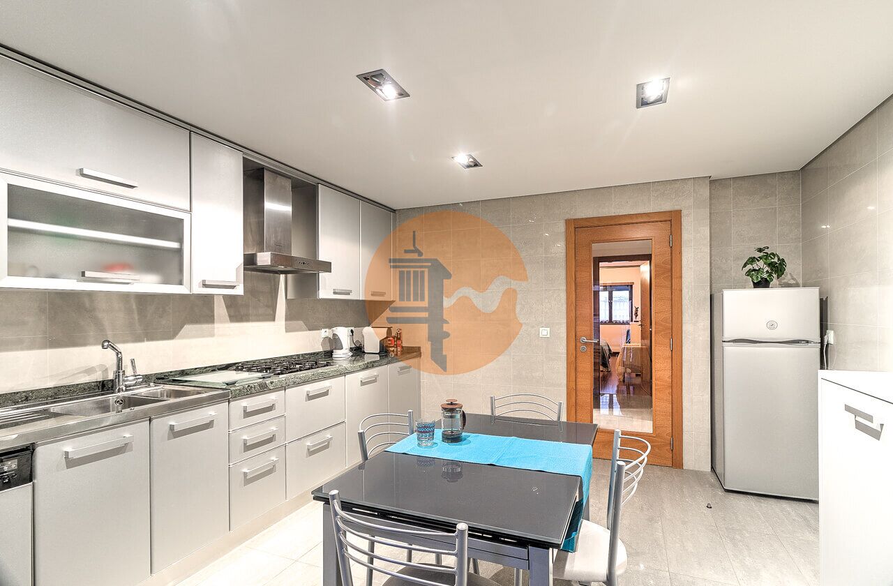 Apartment in Vila Real de Santo Antonio - Image 2