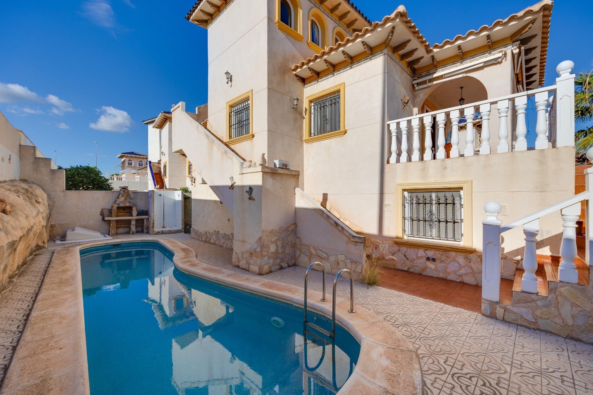 Villa in La Zenia - view 1