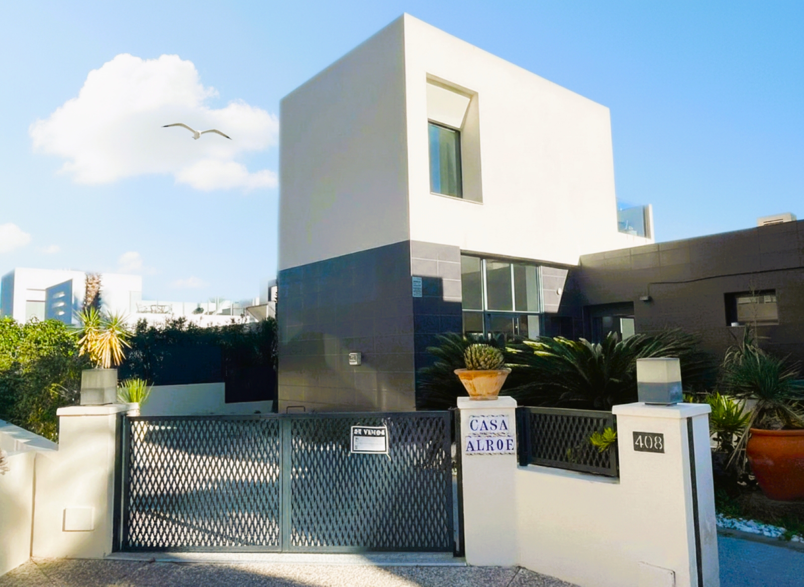 Villa in Villamartin - view 1