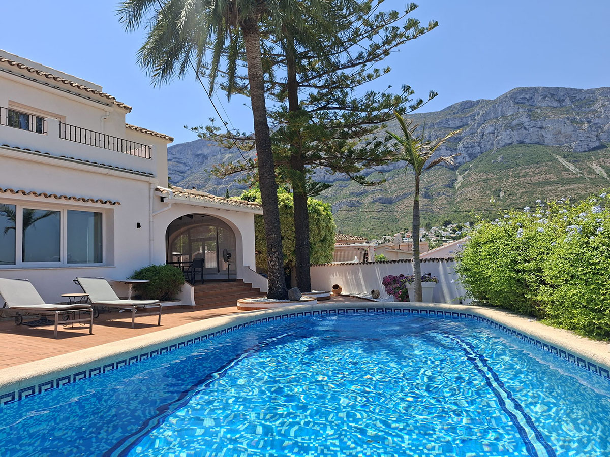 Villa for sale in Denia