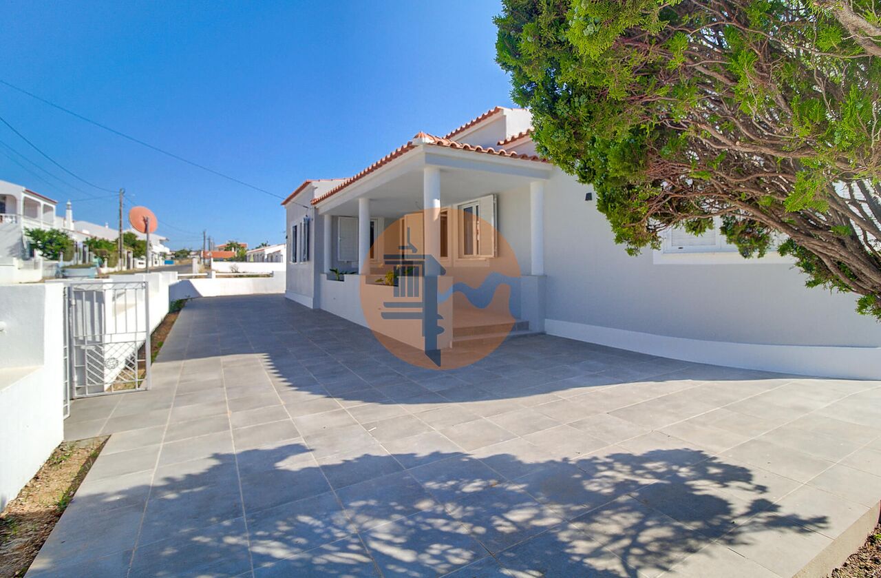 Villa in Vila Nova de Cacela - Image 2