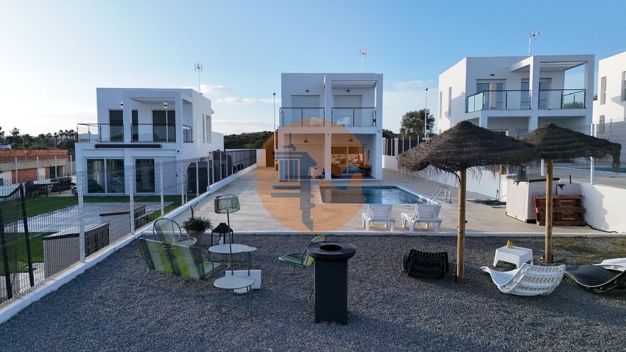 Villa in Hortas - view 1