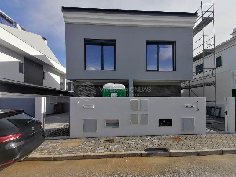 House in Aldeia de Paio Pires - view 1