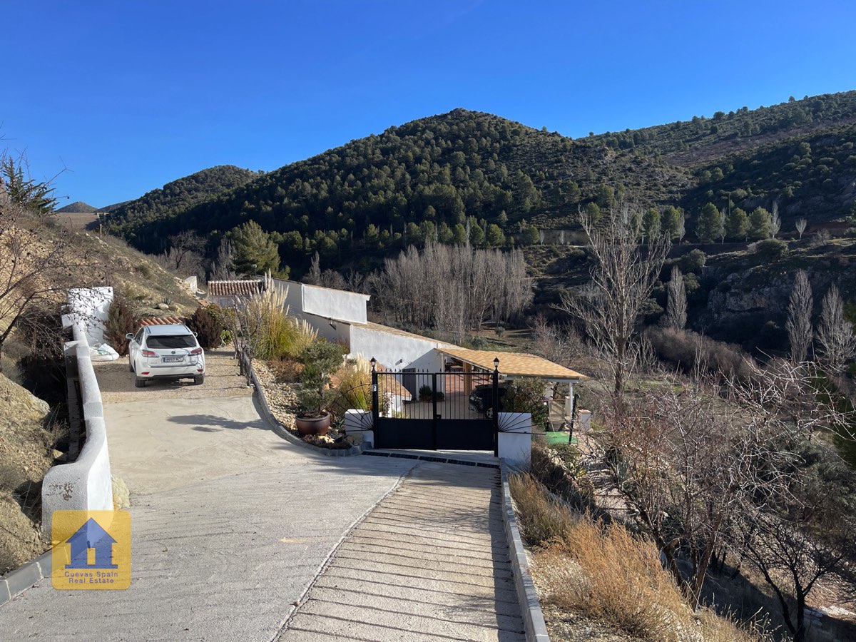 Villa in Huescar - Image 4