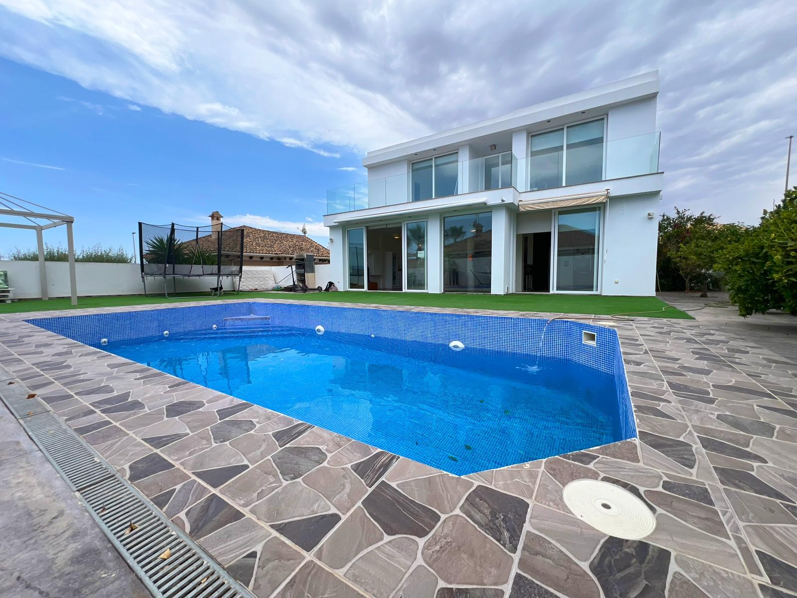 Villa in San Fulgencio - view 1
