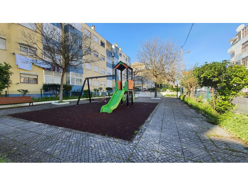 Apartment in Charneca de Caparica - view 1