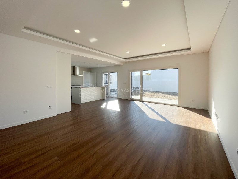 Villa in Fernao Ferro - Image 2