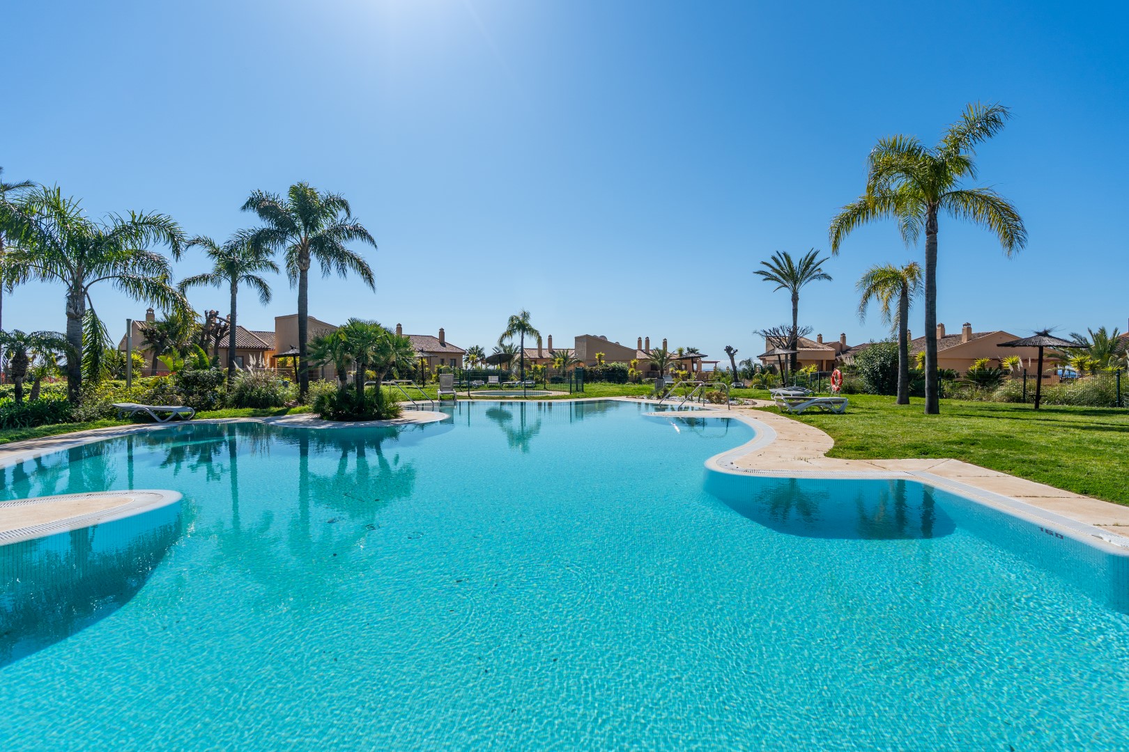 Apartment in Benahavis — image 2