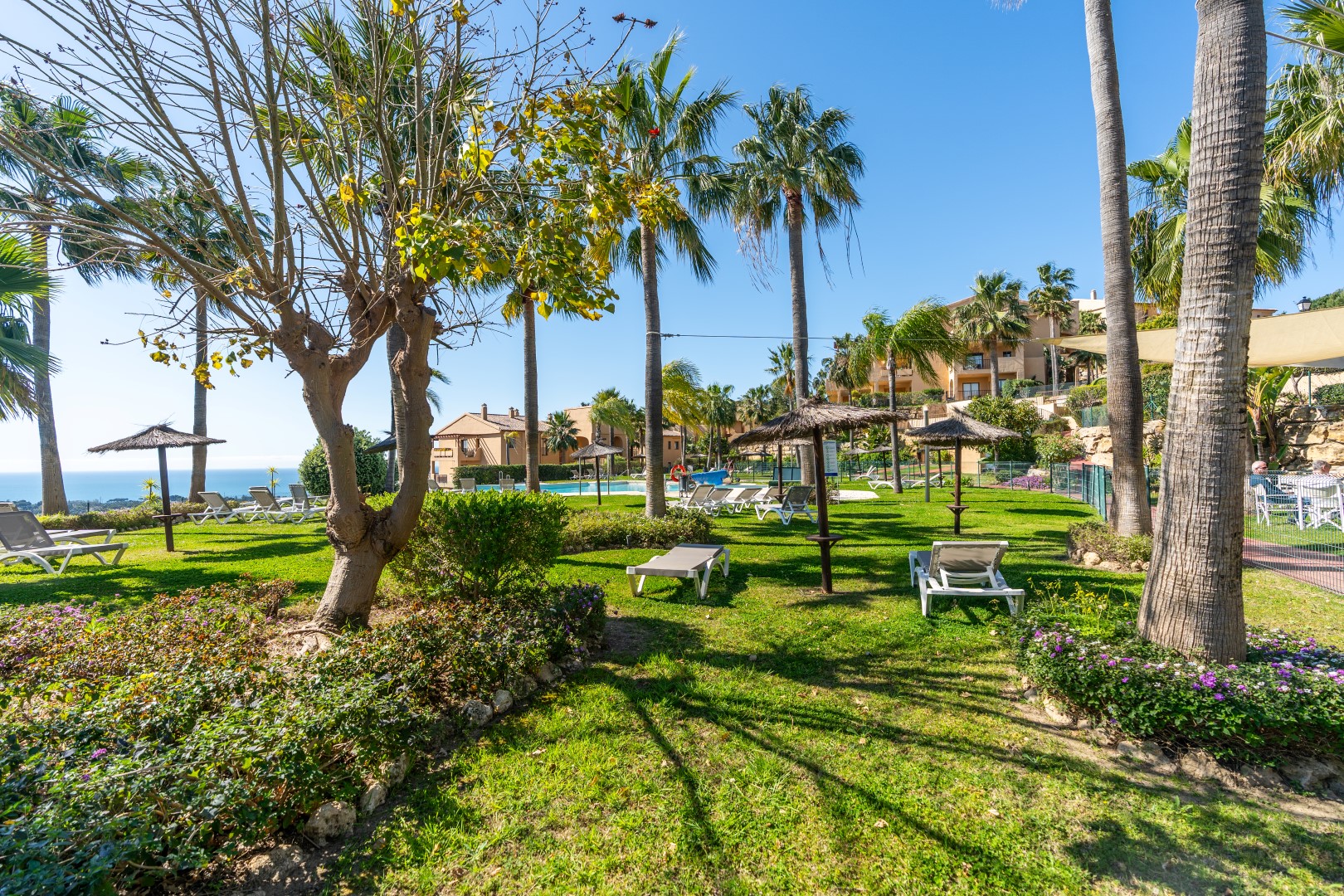 Apartment in Benahavis — image 8