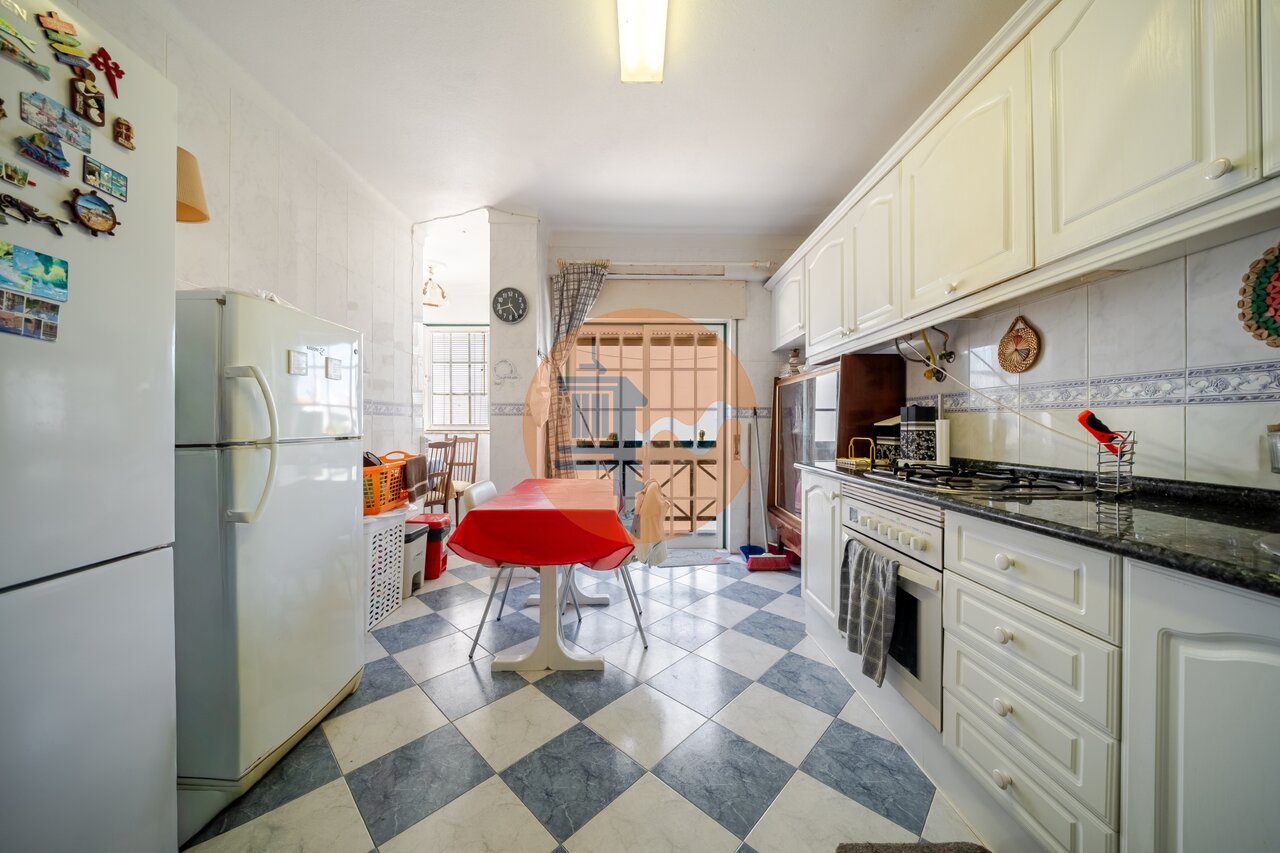Apartment in Vila Real de Santo Antonio - Image 2