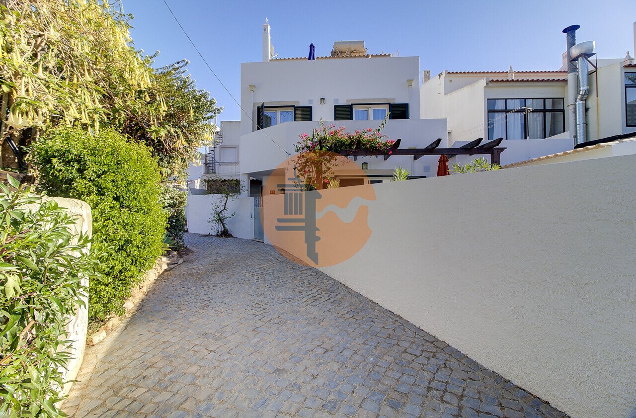 Villa in Conceicao - view 1