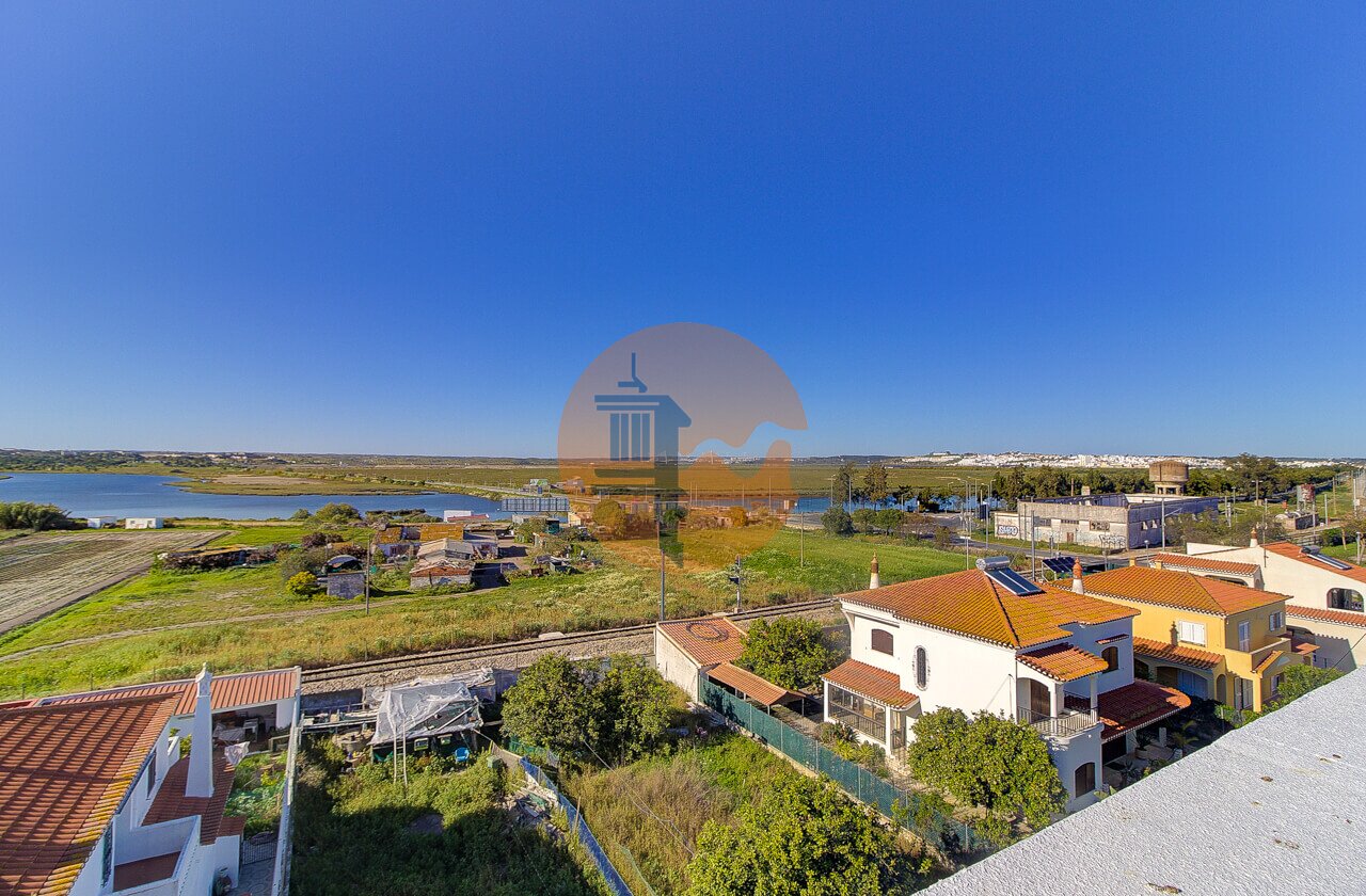 Apartment in Vila Real de Santo Antonio - Image 2