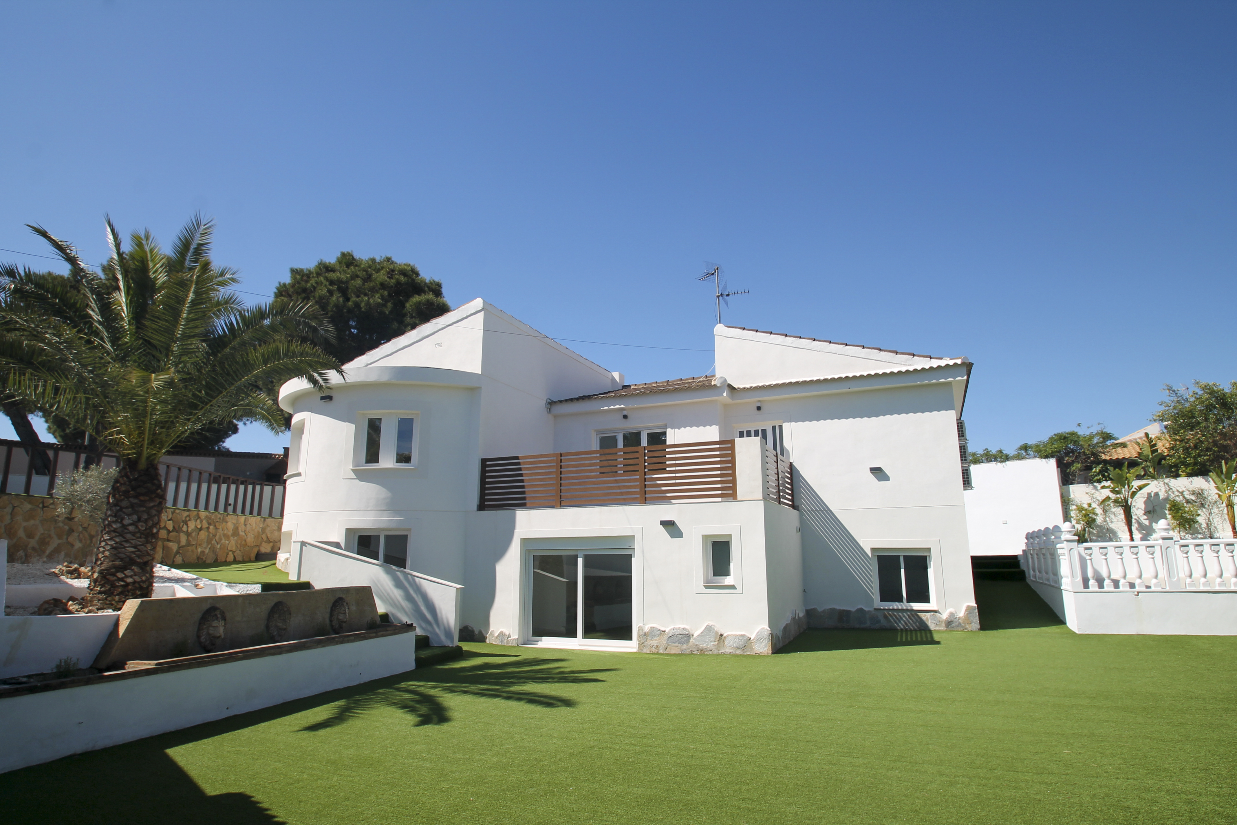 Villa in Alicante - view 1