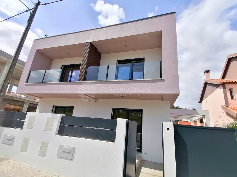 Villa in Fernao Ferro - view 1