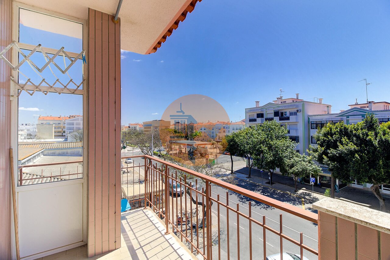 Apartment in Vila Real de Santo Antonio - Image 2