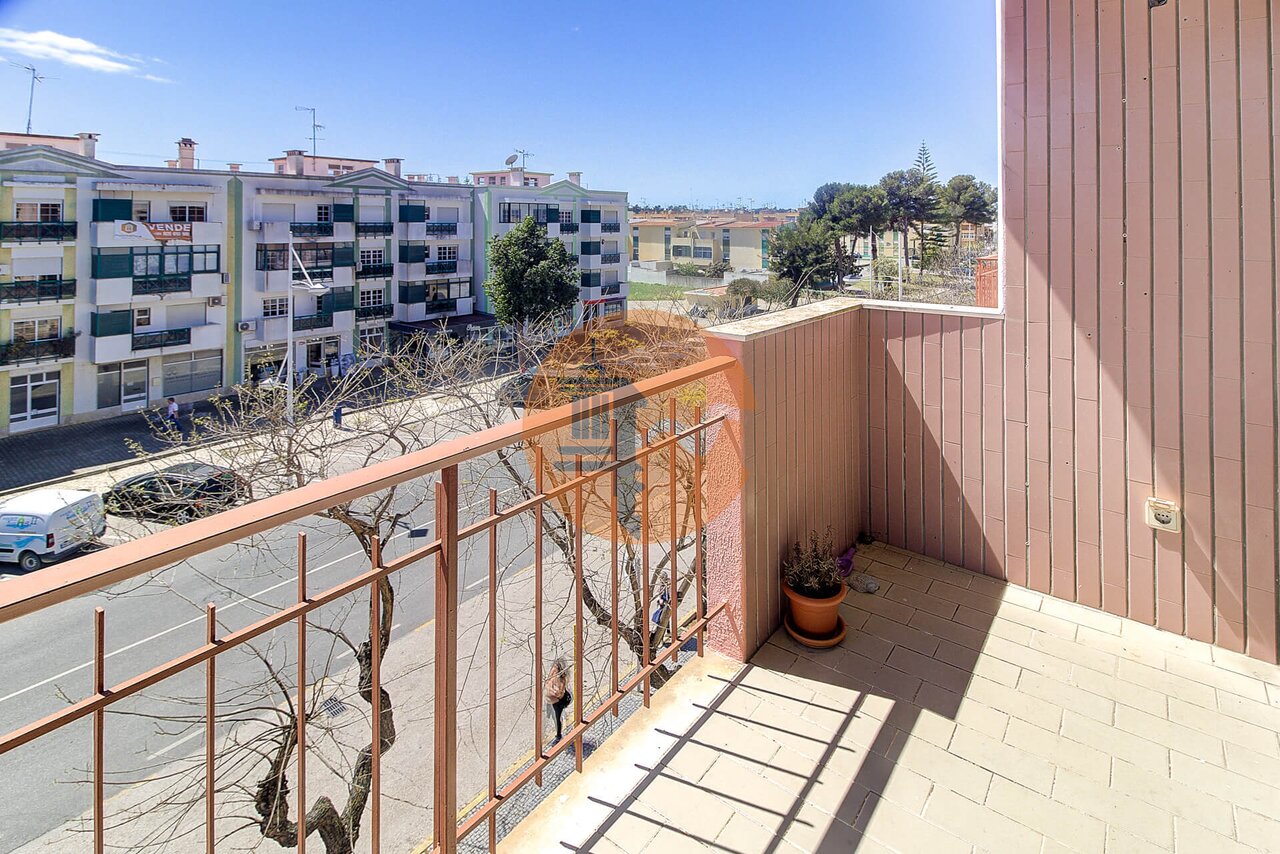Apartment in Vila Real de Santo Antonio - Image 3