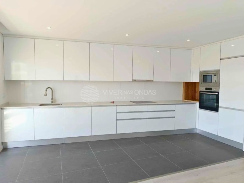 Apartment in Corroios - Image 3