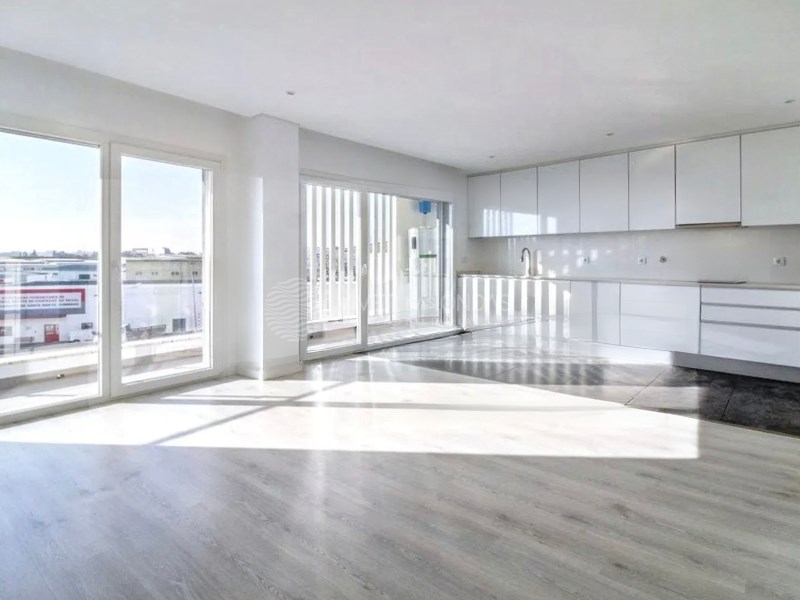 Apartment in Corroios - Image 3