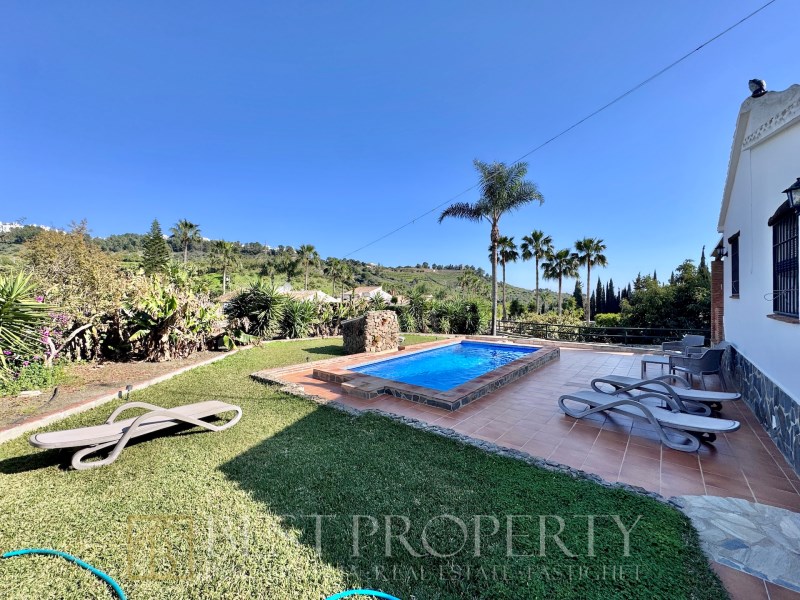 Exclusive with Best Property Real Estate.

Charming Cortijo for sale in Frigilia - 4