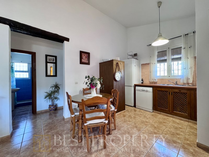 Exclusive with Best Property Real Estate.

Charming Cortijo for sale in Frigilia - 9