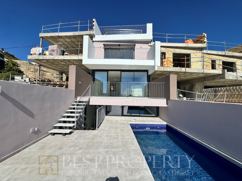 ONLY 3 units left ! All with sea views !

We present this modern residential pro - 2