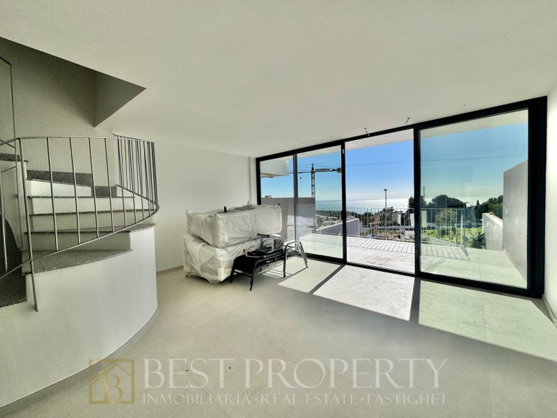 ONLY 3 units left ! All with sea views !

We present this modern residential pro - 9