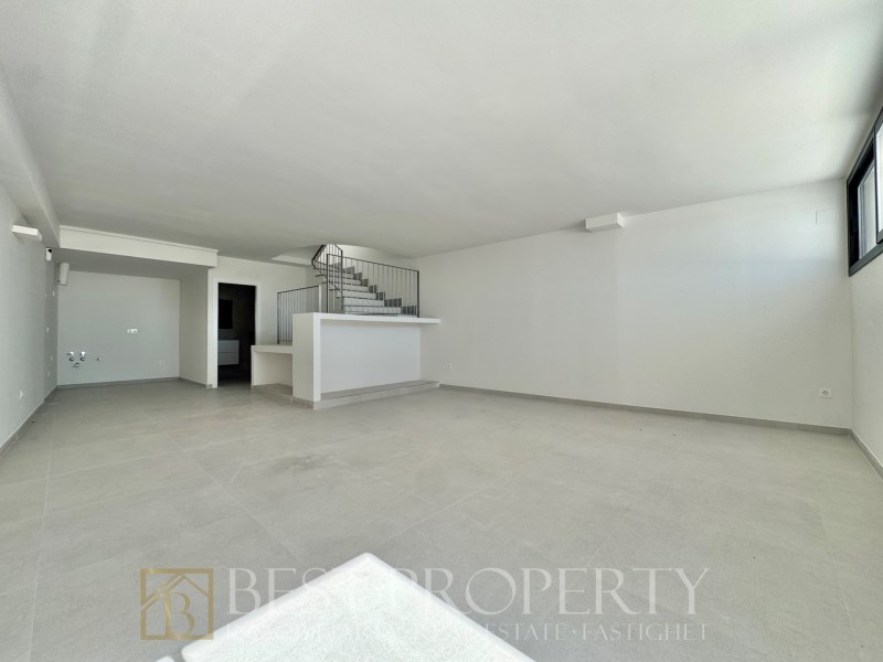 ONLY 3 units left ! All with sea views !

We present this modern residential pro - 14