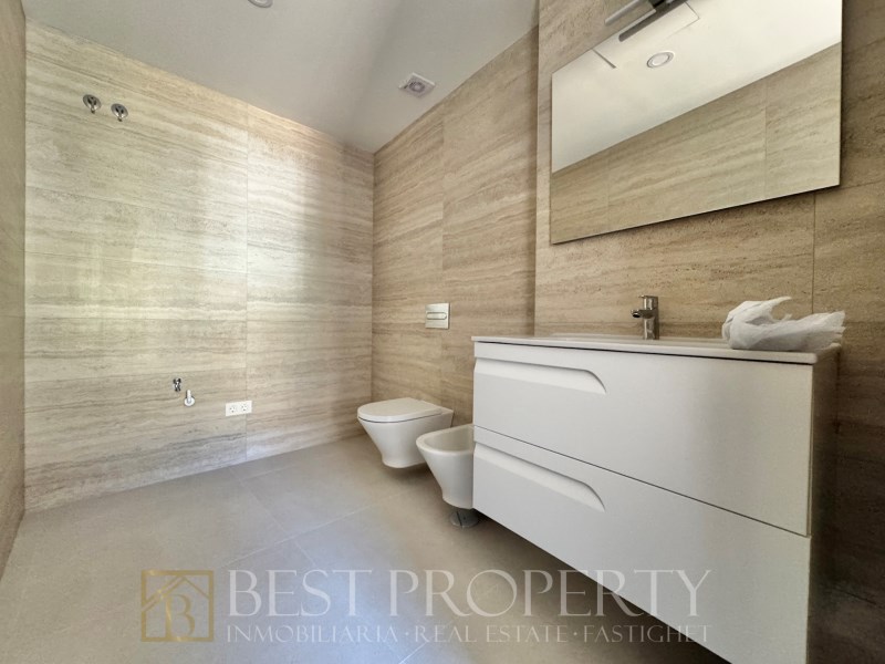 ONLY 3 units left ! All with sea views !

We present this modern residential pro - 17