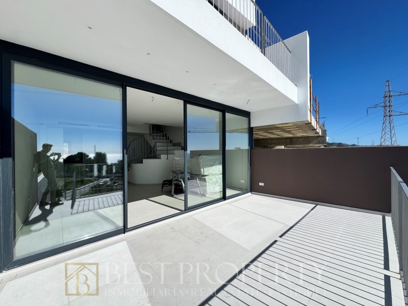 ONLY 3 units left ! All with sea views !

We present this modern residential pro - 21