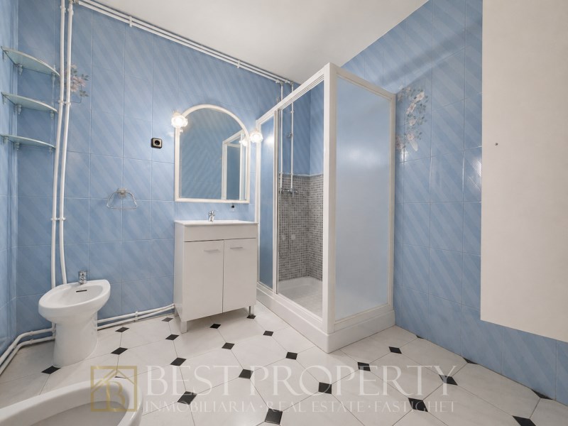 Townhouse for sale in Nerja centre | Great renovation potential near the Balcón  - 9