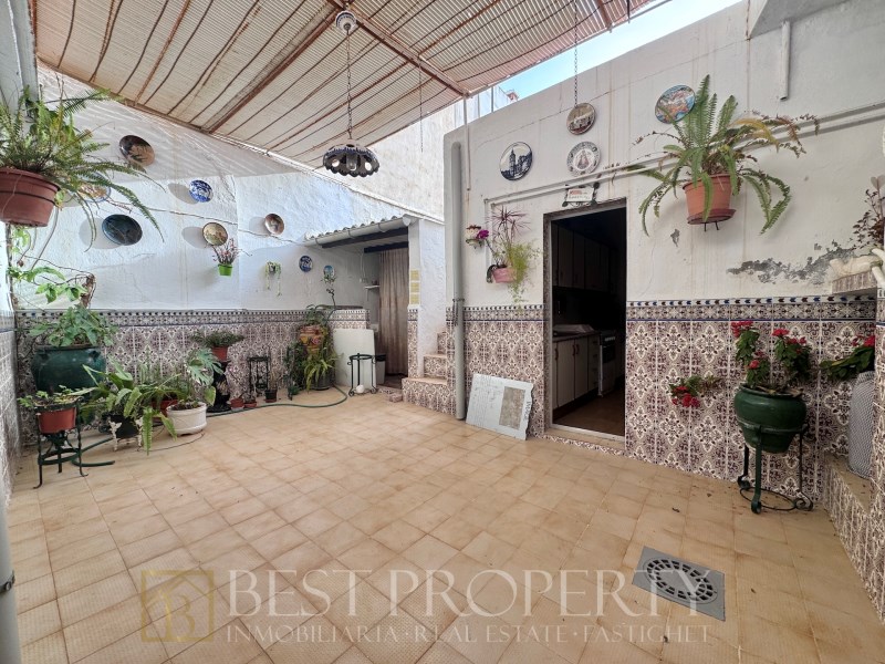 Townhouse for sale in Nerja centre | Great renovation potential near the Balcón  - 10