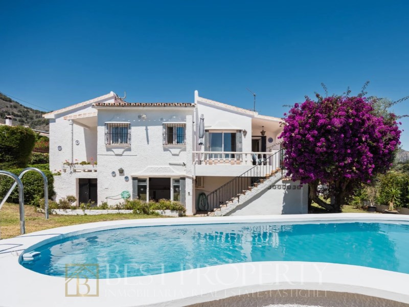 Very rare Opportunity in this position, Eastern Nerja above Burriana. Lovely bri - 2