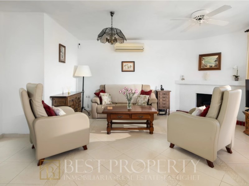 Very rare Opportunity in this position, Eastern Nerja above Burriana. Lovely bri - 9