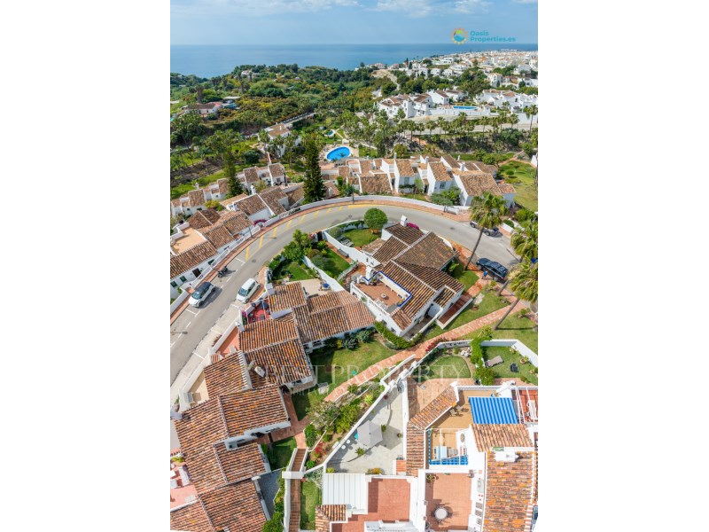 Well situated with easy access, at the desirable Oasis de Capistrano. The proper - 18