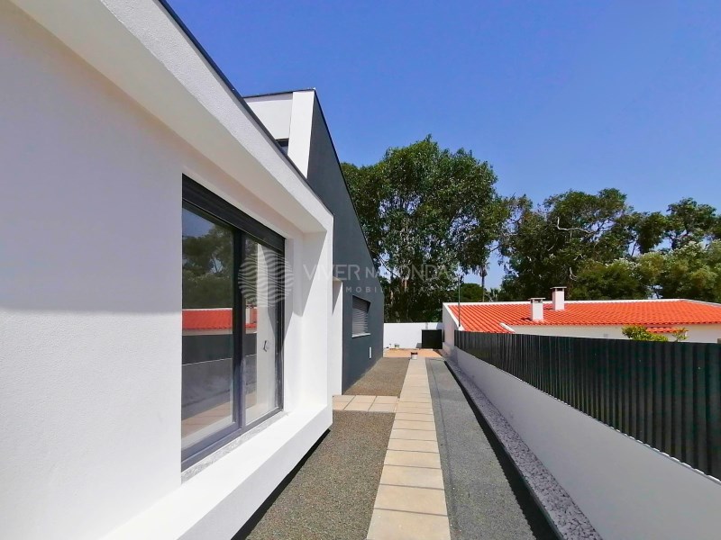 Villa in Sobreda - view 1