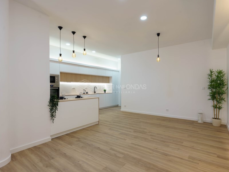 Apartment in Algueirao-Mem Martins - Image 2