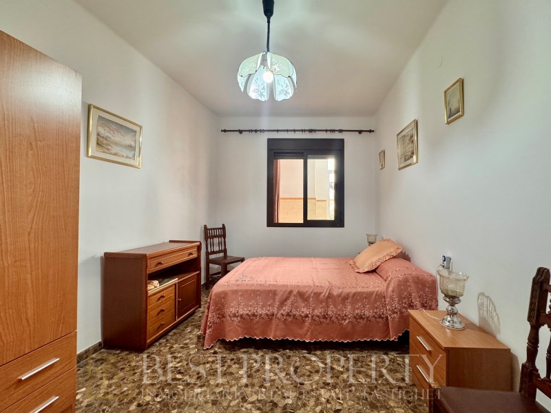 Townhouse for sale in Nerja. Renovated with 3 bedrooms and 2 bathrooms. 

Locate - 8