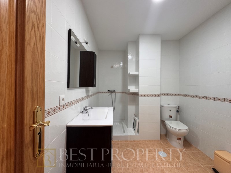 Townhouse for sale in Nerja. Renovated with 3 bedrooms and 2 bathrooms. 

Locate - 11