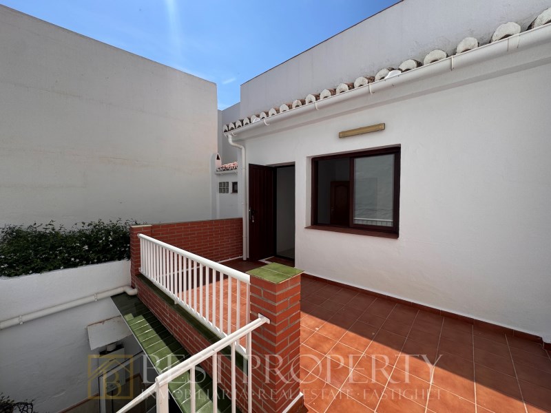 Townhouse for sale in Nerja. Renovated with 3 bedrooms and 2 bathrooms. 

Locate - 15