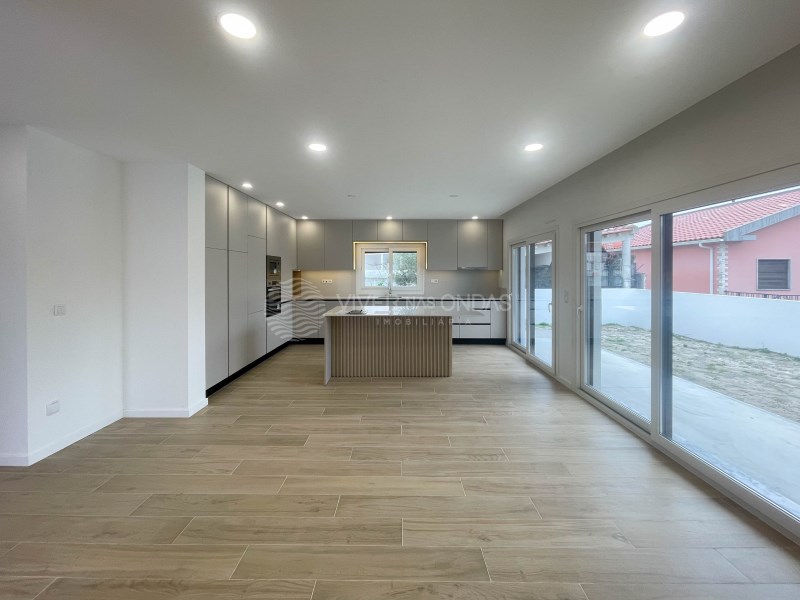 Villa in Fernao Ferro - view 1