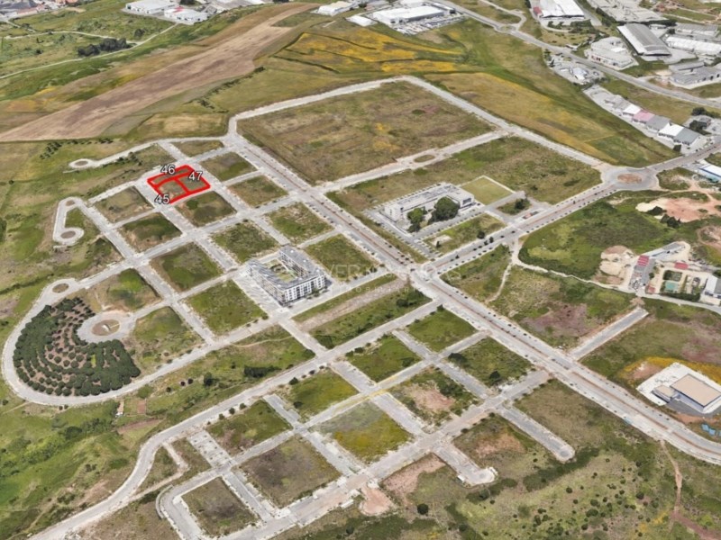 Land in Rio de Mouro-Estacao - view 1