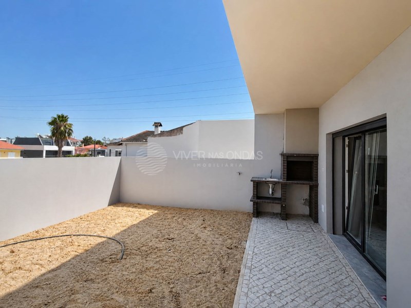 Villa in Fernao Ferro - view 1