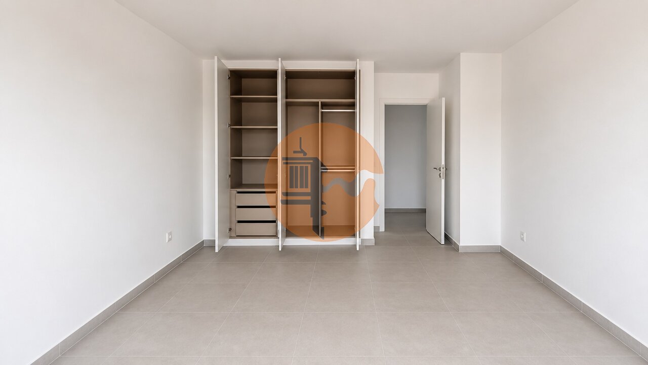Apartment in Sao Bras de Alportel - Image 2